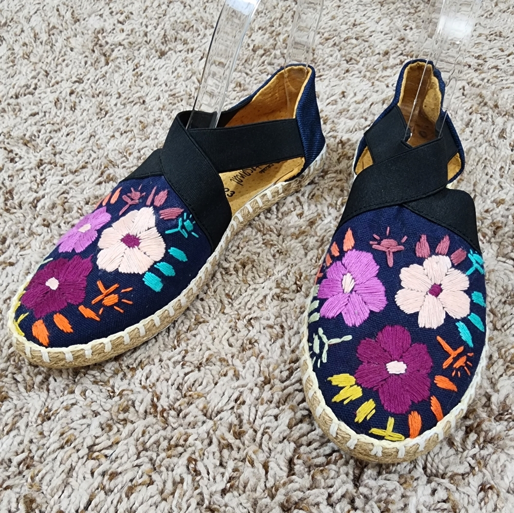 Calzado Artesanal Elastic Strap Embroidered Shoes